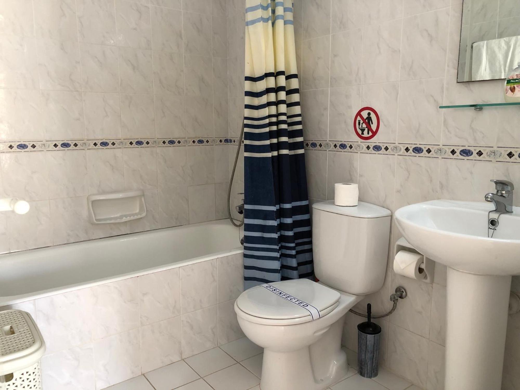 Stylish 1 Bedroom Apartment In Limnaria Gardens Пафос Екстериор снимка